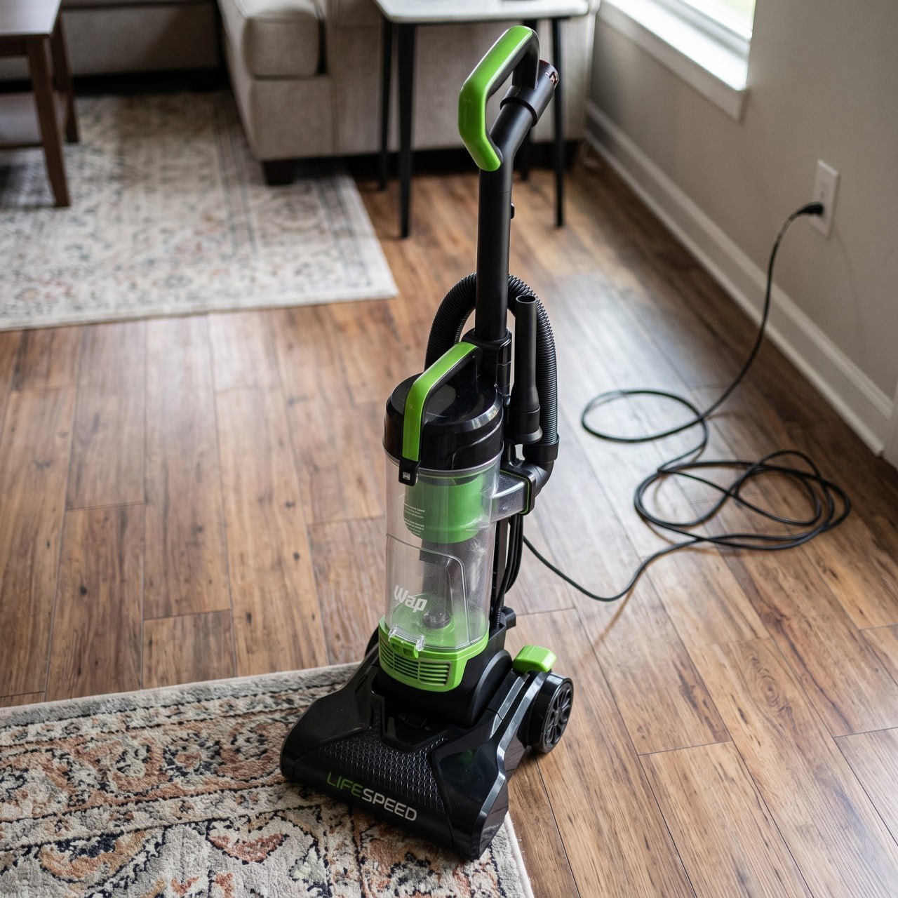 Aspirador De Pó Vertical 2 Em 1 WAP Life Speed 2000W e Filtro HEPA 220V