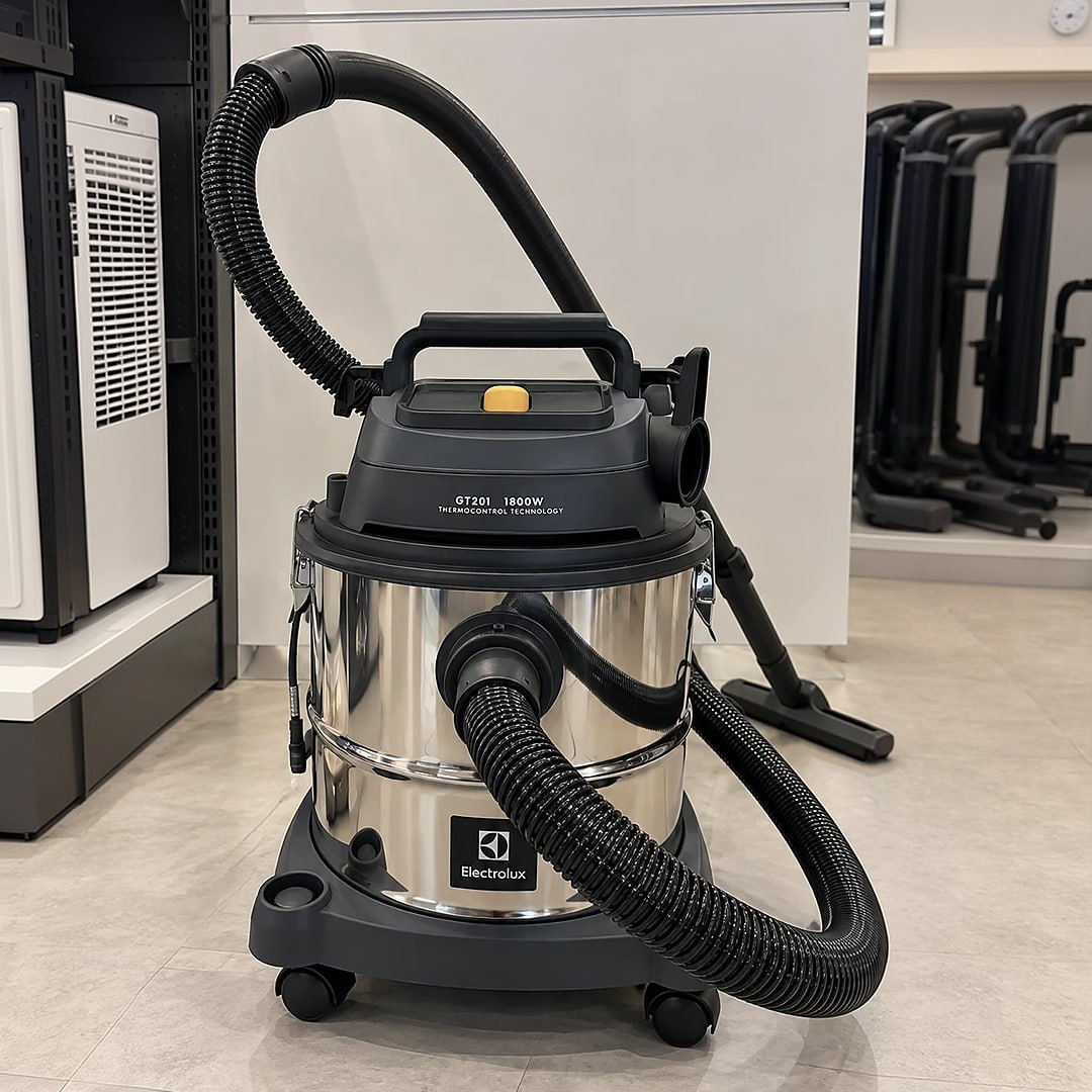 Aspirador Pó e Água Electrolux compacto Inox 1800W 20L GT20i 127V