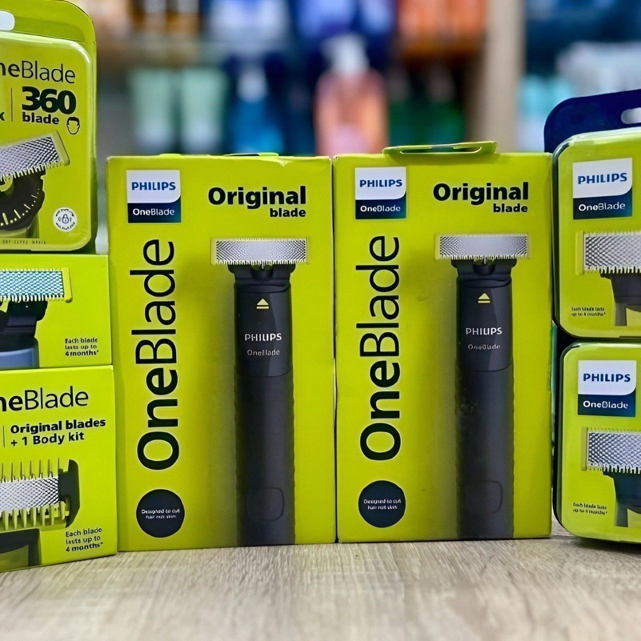 Barbeador e Aparador Elétrico Philips OneBlade com Pente 5 em 1, Sem Fio e À Prova D'Água -...
