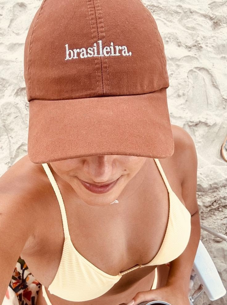 Boné Brasileira Bordado Aba Curva Feminino Unissex Ajustável Algodão Premium Estiloso Várias...