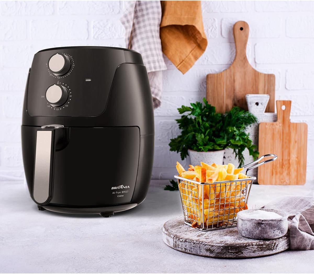 Britânia Fritadeira Air Fryer BFR37 Revestimento Dura Mais 4,2L 1500W 127V 4 litros