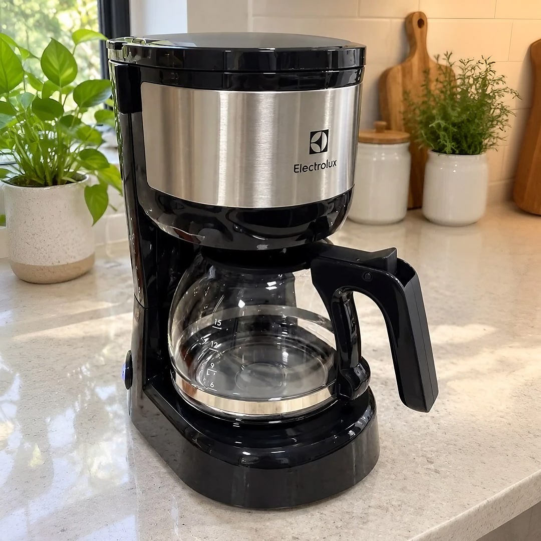 Cafeteira Elétrica Electrolux filtro permanente removivel 15 Xíc 600ml 127V ECM10