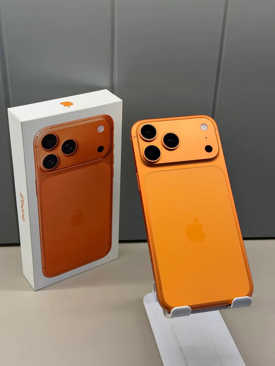 Celular Apple iPhone 17 Pro Max 256GB Câmera Tripla Fusion de 48MP Tela 6.9" Super Retina XD...