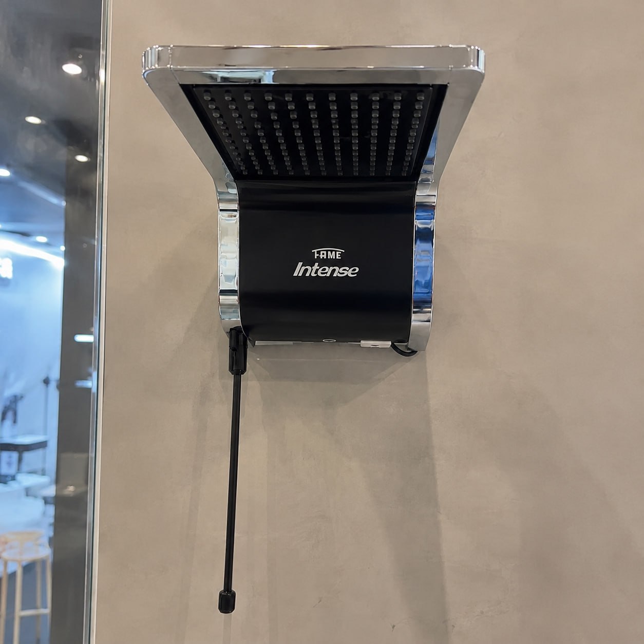 Chuveiro Ducha Eletrônica Fame Intense 5400w Preto E Cromado 127V