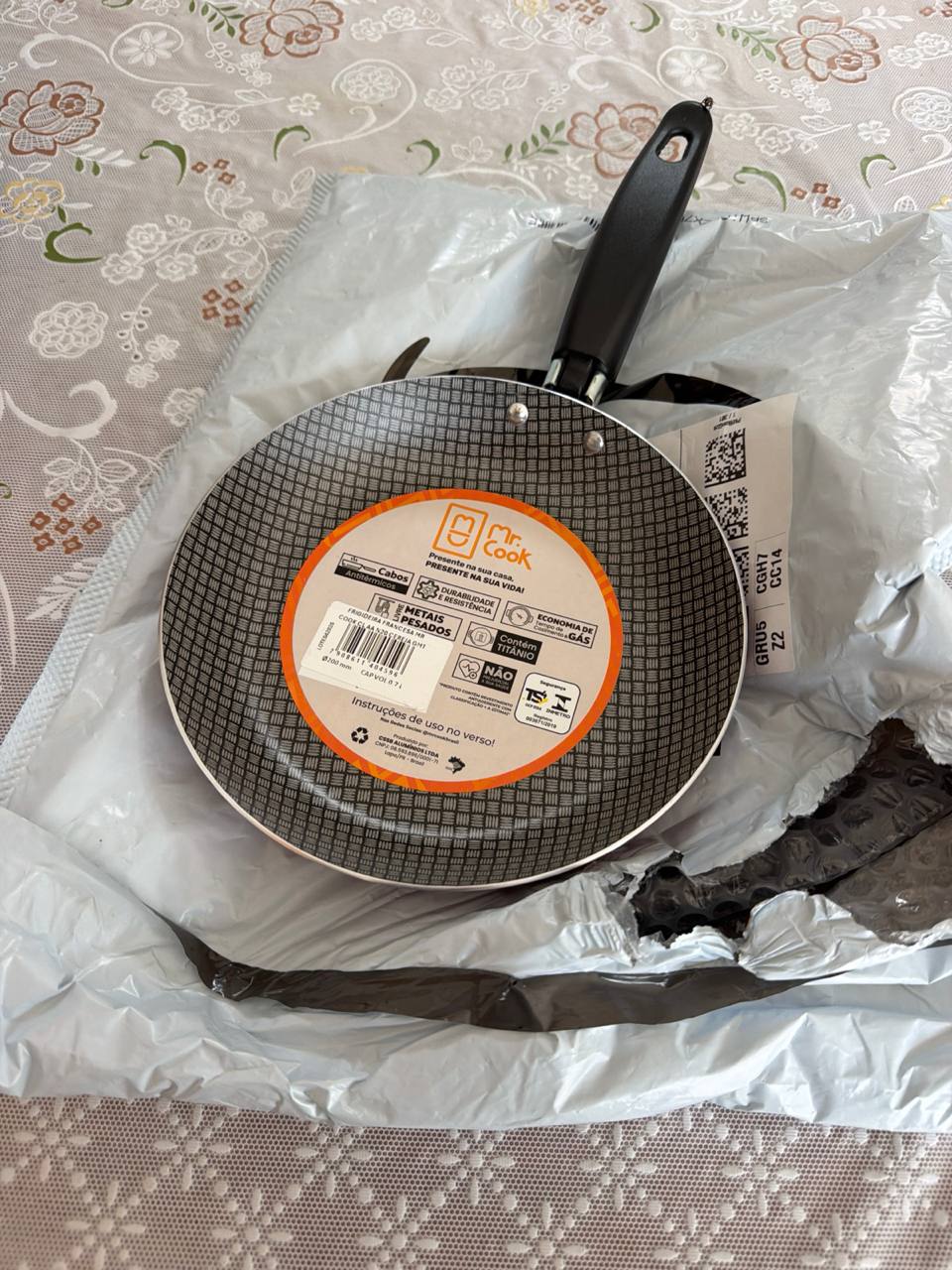 Comprei só pra ver se chegava frigideira ou calça engraçada