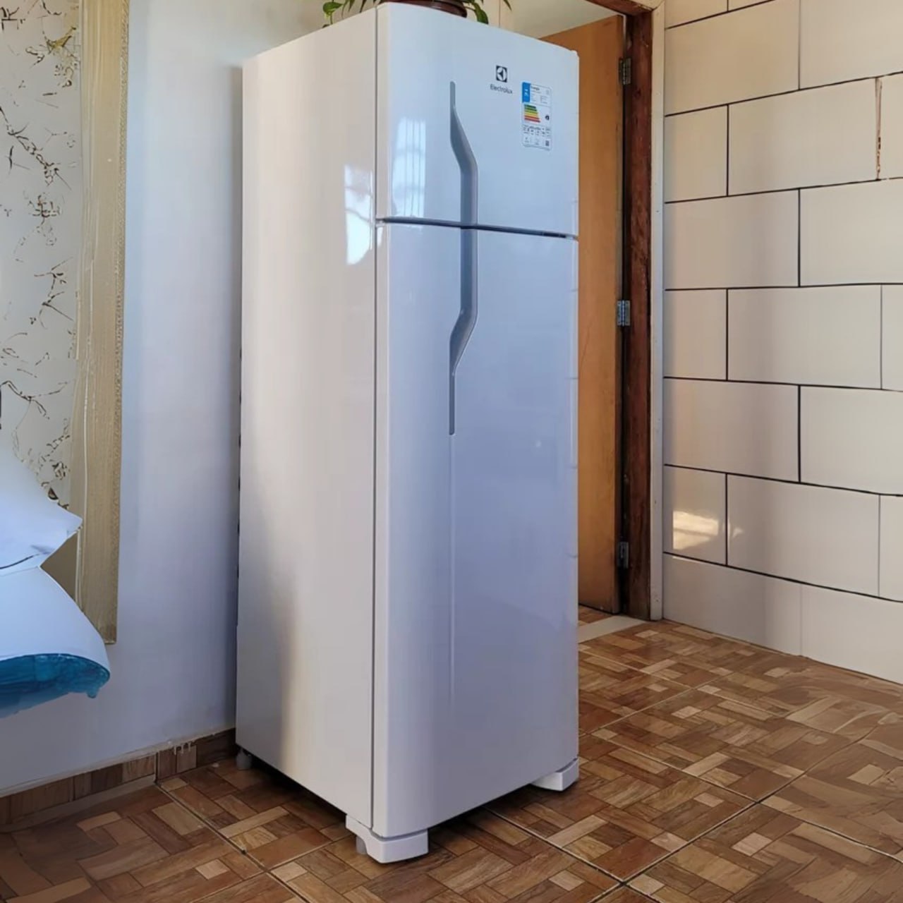 Geladeira Electrolux Cycle Defrost 260L Super Freezer Duplex Branca DC35A