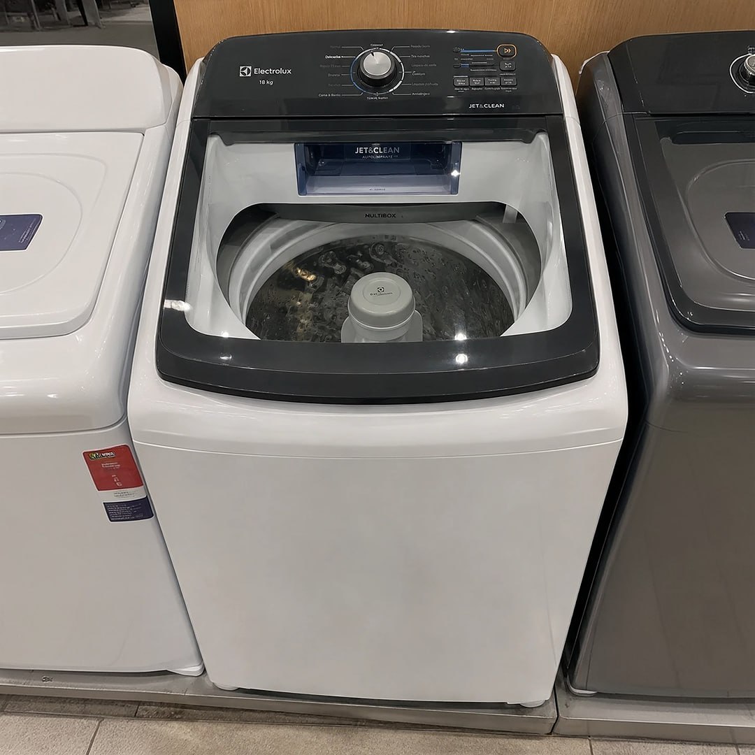 Lavadora de roupas Electrolux Efficient Lee18 18kg com cesto inox 127