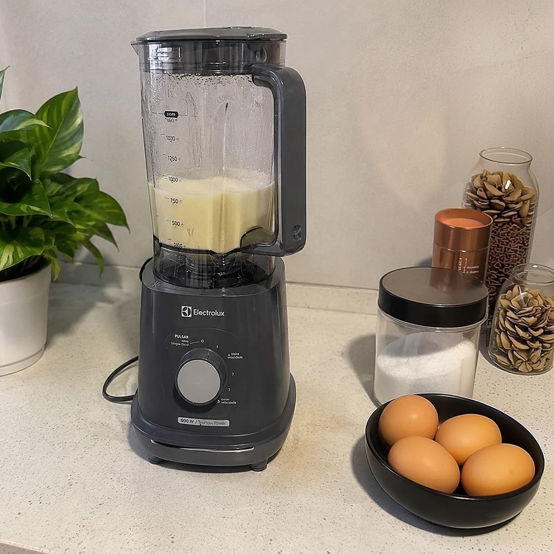 Liquidificador Electrolux 1000W 2,7L Efficient com TriForce 5 Velocidades Cinza EBL1000 220V