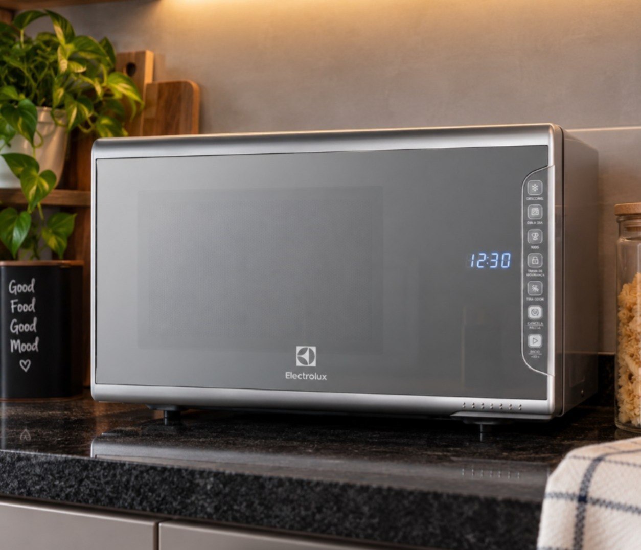 Micro-ondas Electrolux 31L cor Inox Espelhado com Painel Integrado e Função Tira Odor (MI41S...