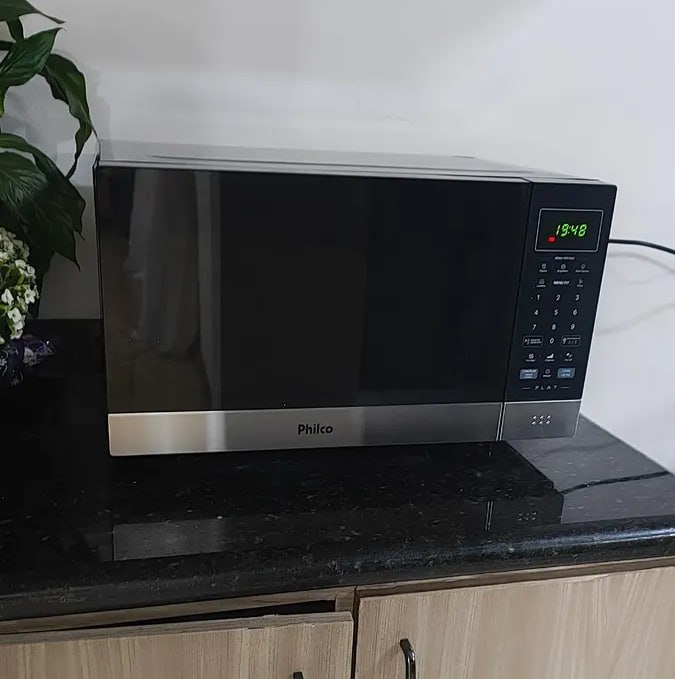 Micro-Ondas Flat 28L Preto Espelhado Philco 220V (PMO30F)