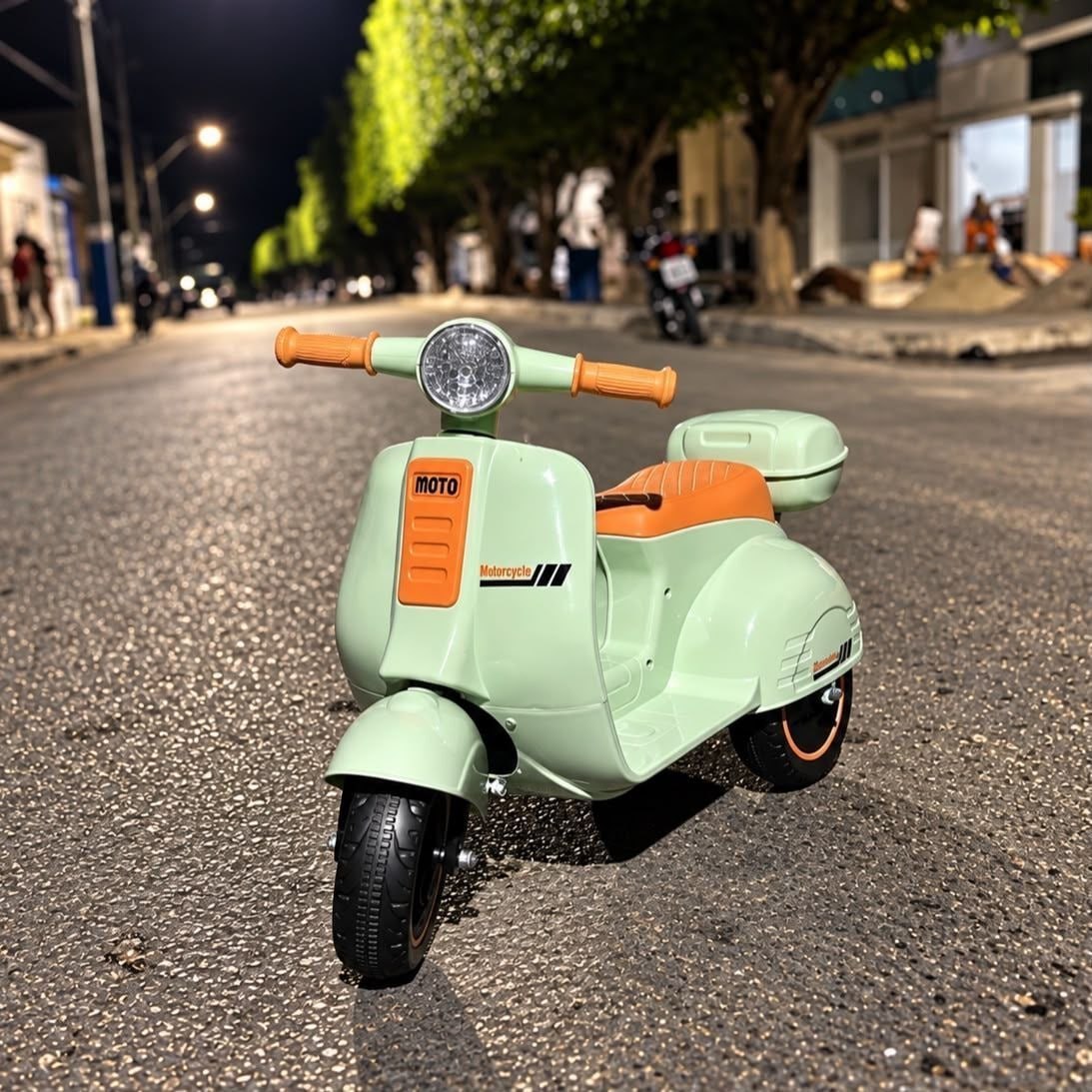 Mini Scooter Moto Elétrica Frente E Ré Bateria 6v Som E Luz