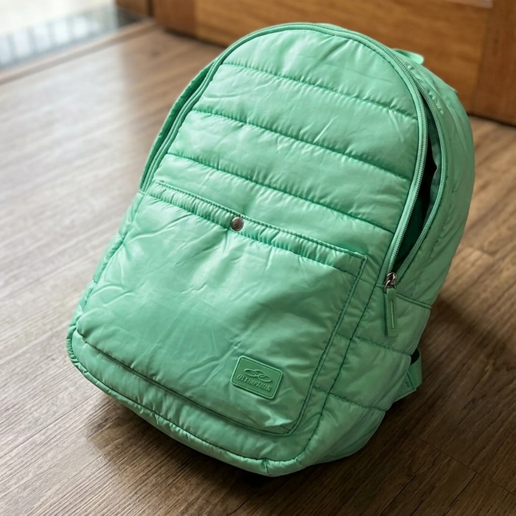 MOCHILA COM CARA DE JAQUETA, É MOLE