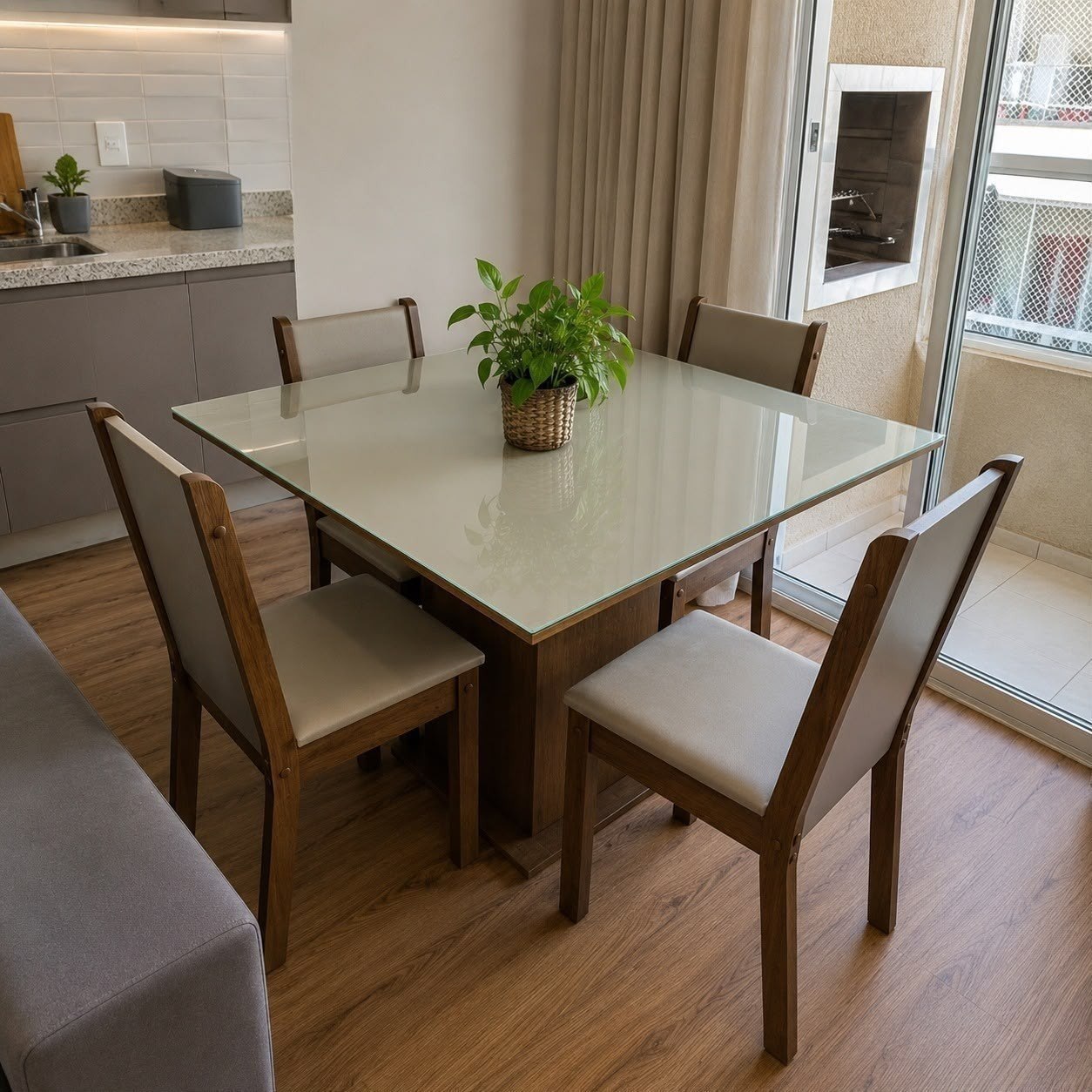 Sala De Jantar Mesa Tampo De Vidro 4 Cadeiras Tifani Madesa Cor Rustic/Crema/Sintético Bege...