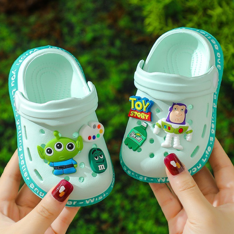 Sapatos de Buraco para Crianças Sapatos de Verão Buzz Lightyear Cartoon Slippers Home Menina...