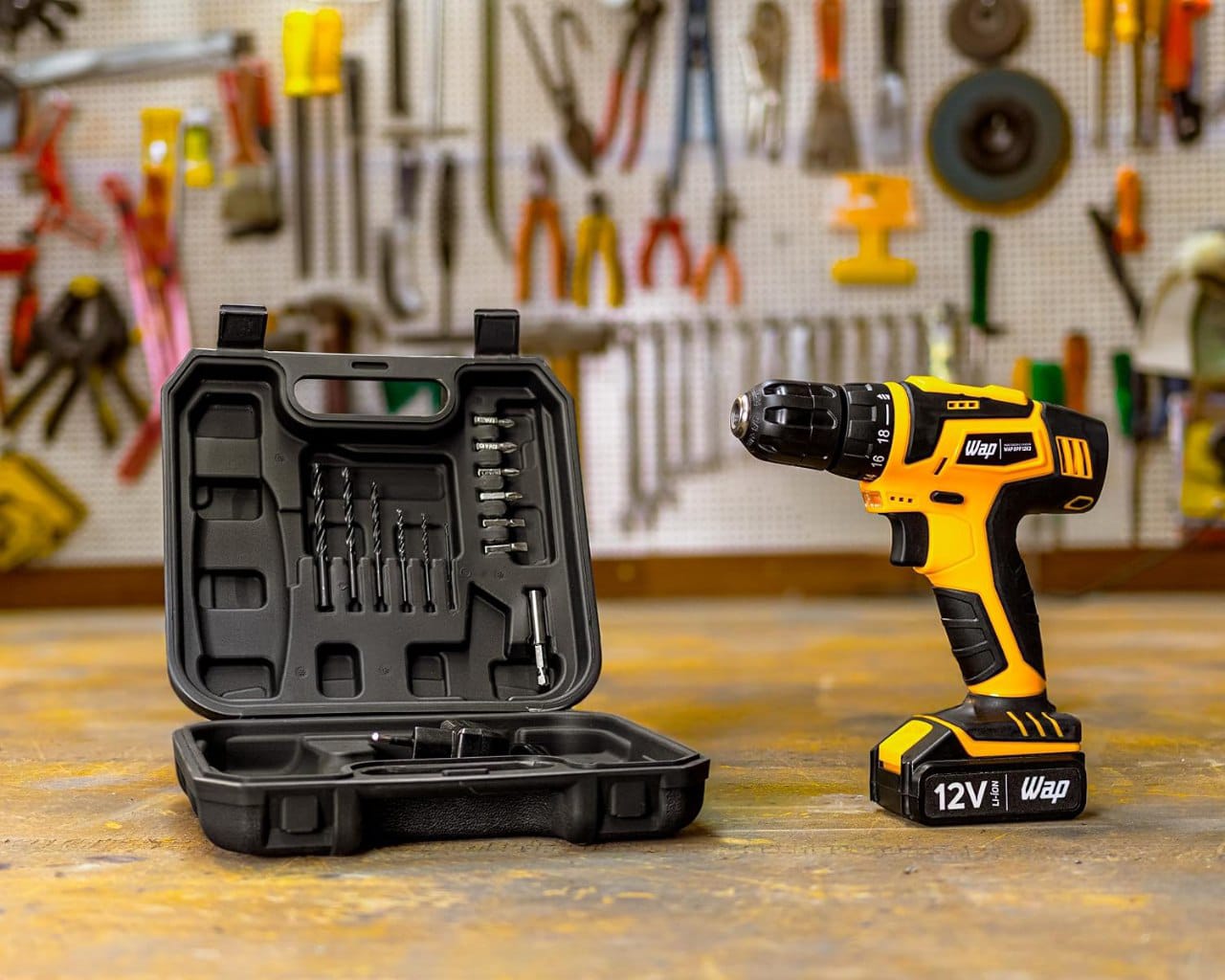 WAP Parafusadeira e Furadeira à Bateria 12V BPF-12K3, Kit de 13 Acessórios e Maleta, Empunha...